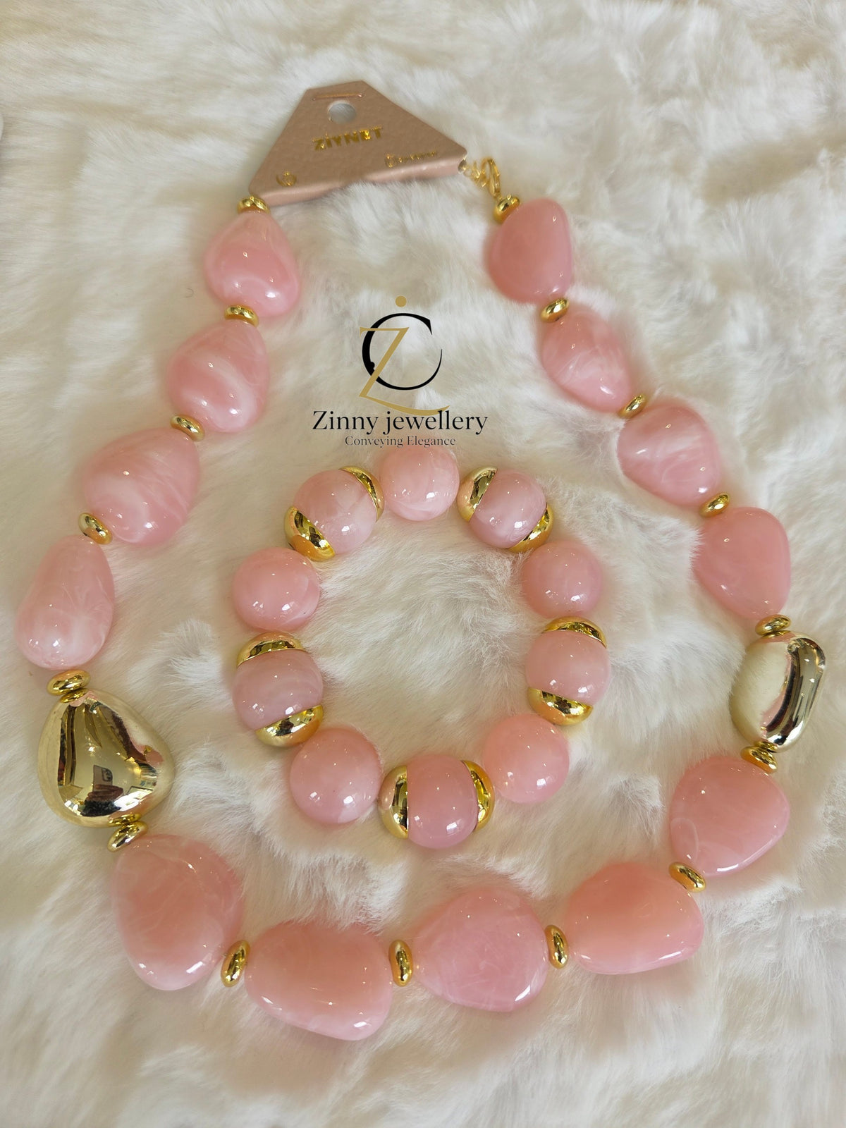 Hochwertige Schmucksets mit glänzenden, farbenfrohen Perlen und edlen goldfarbenen Akzenten – perfekt für einen stilvollen und luxuriösen Look.